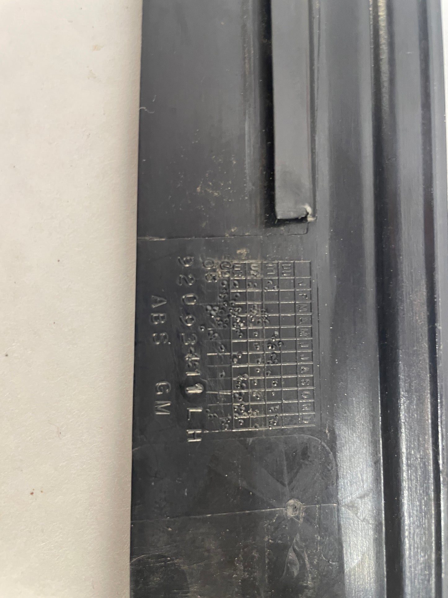 2005 Pontiac GTO LH Driver Exterior B Pillar Window Trim Applique Cover OEM - Day's Parts Yard