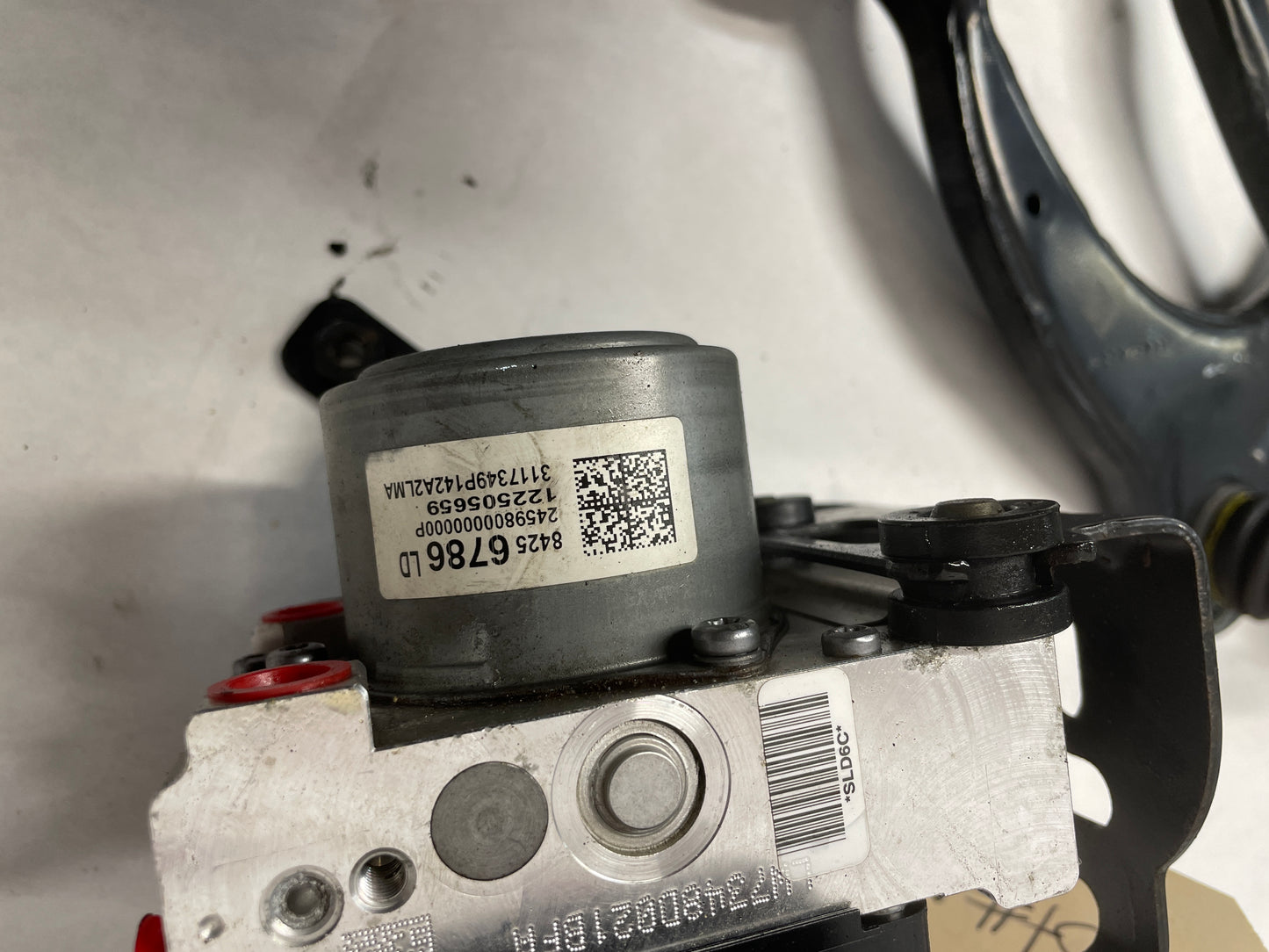 2018 Cadillac Escalade ABS Anti Lock Brake Pump Module OEM - Day's Parts Yard