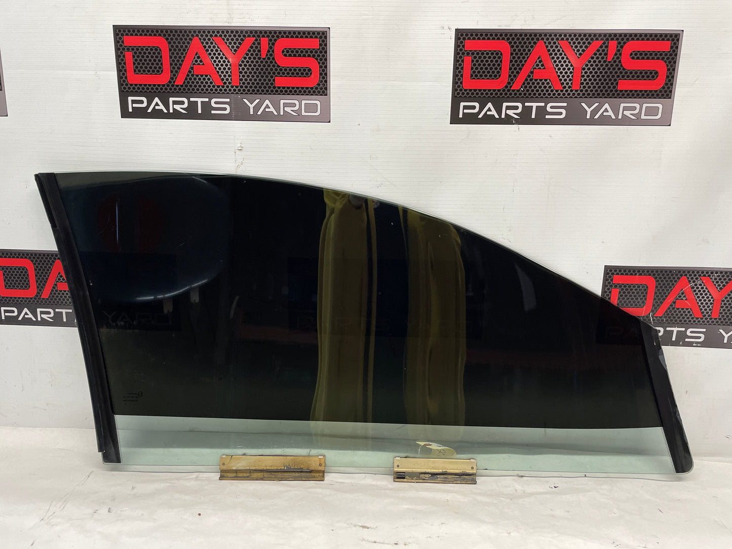 2005 Pontiac GTO LH Driver Front Door Window Glass OEM - Day's Parts Yard