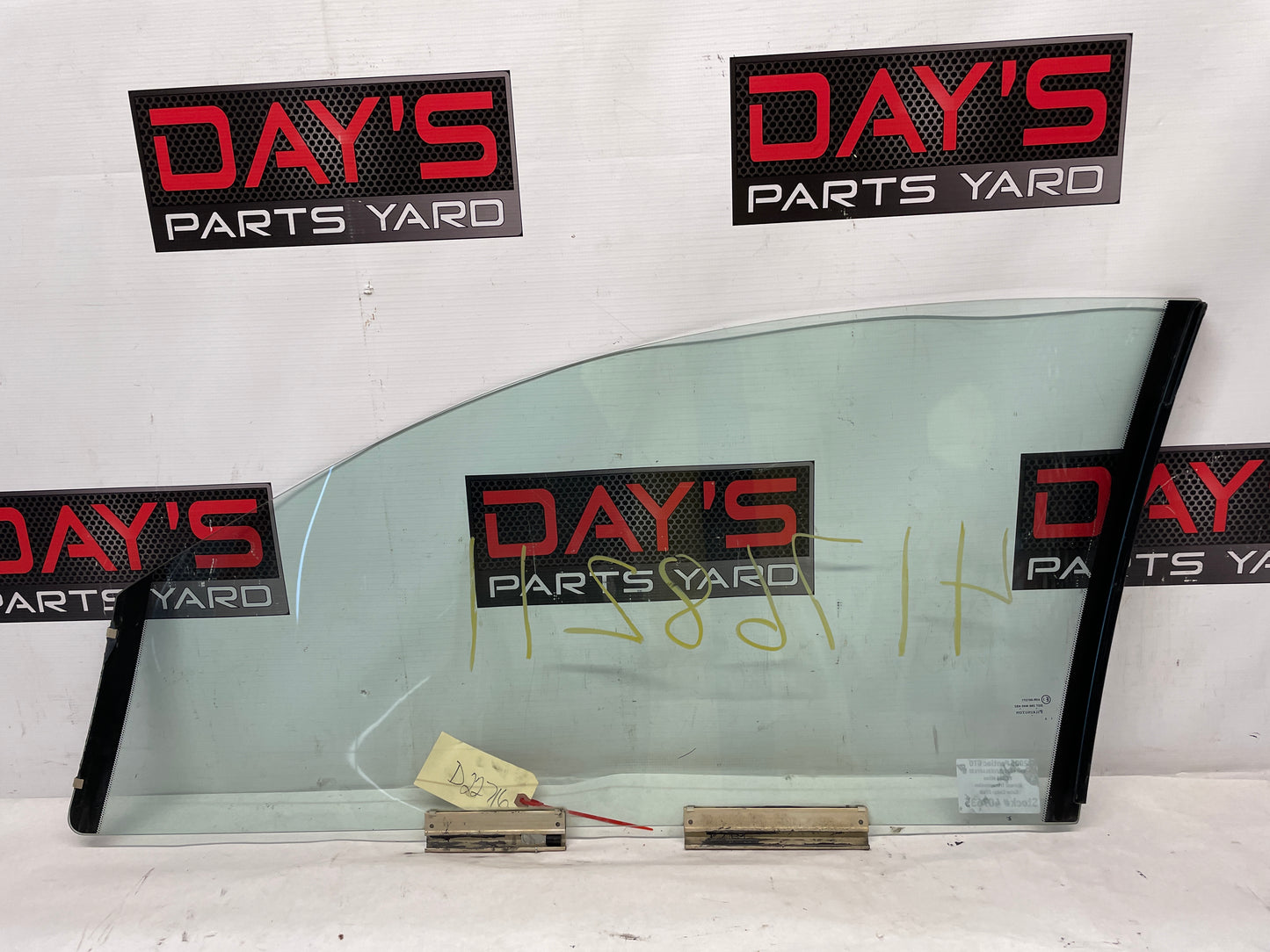 2005 Pontiac GTO RH Passenger Front Door Window Glass OEM - Day's Parts Yard
