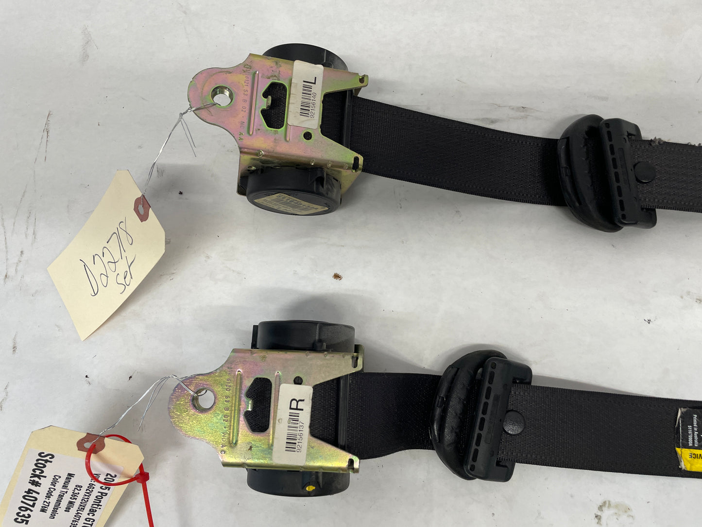 2006 Pontiac GTO LH & RH Front Seat Belts Retractors OEM - Day's Parts Yard