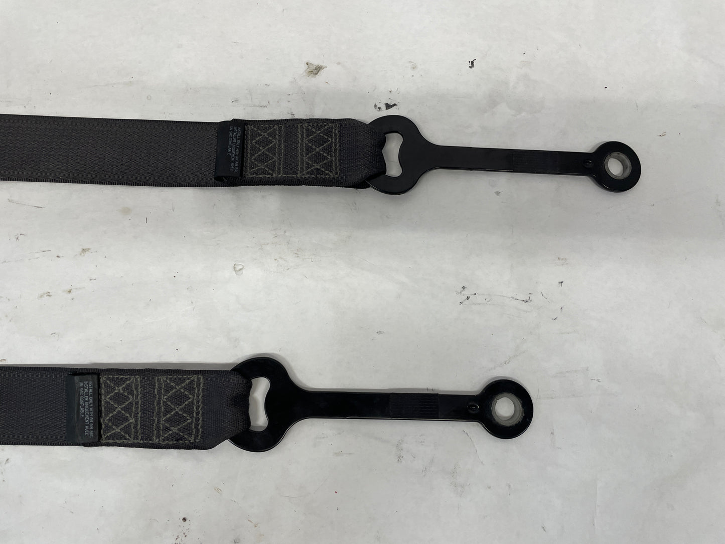 2006 Pontiac GTO LH & RH Front Seat Belts Retractors OEM - Day's Parts Yard