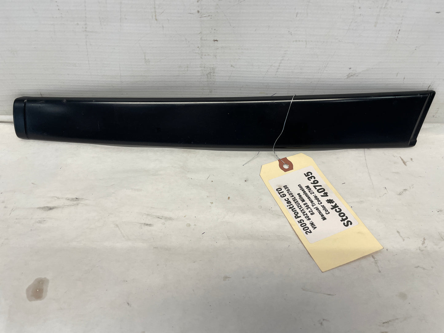 2005 Pontiac GTO RH Passenger Exterior B Pillar Window Trim Cover Molding OEM - Day's Parts Yard