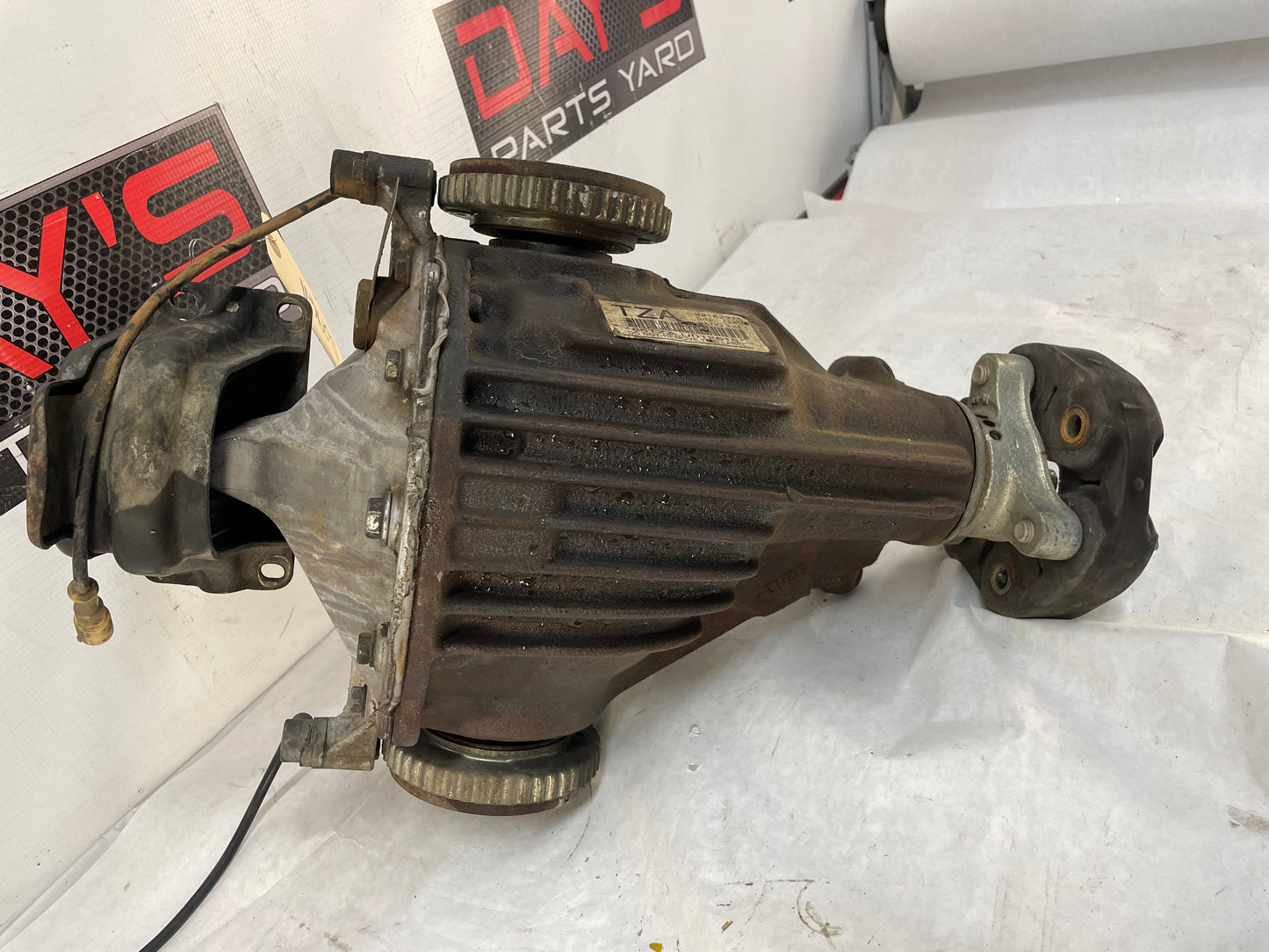 2005 Pontiac GTO Rear End Rearend Carrier Axle Differential 3.46 LSD OEM