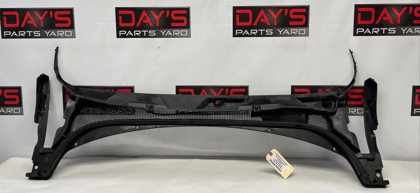 2016 Cadillac ATS-V Front Windshield Upper Cowl Air Inlet Grill Vent Panel OEM - Day's Parts Yard