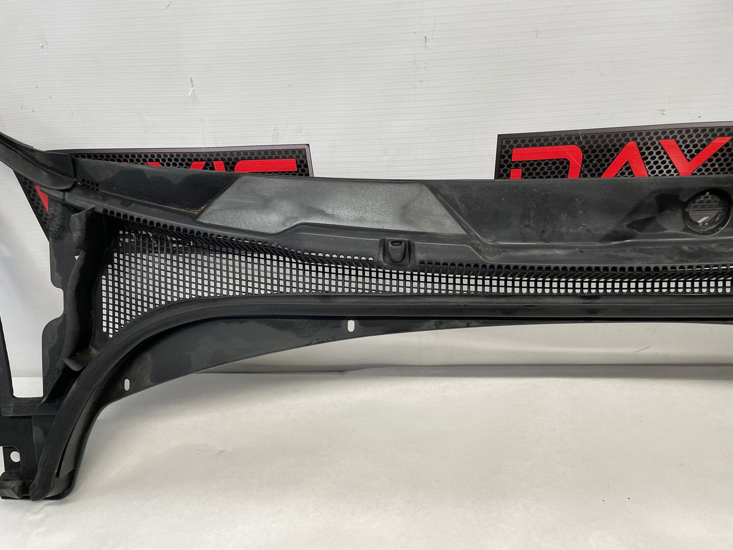 2016 Cadillac ATS-V Front Windshield Upper Cowl Air Inlet Grill Vent Panel OEM - Day's Parts Yard