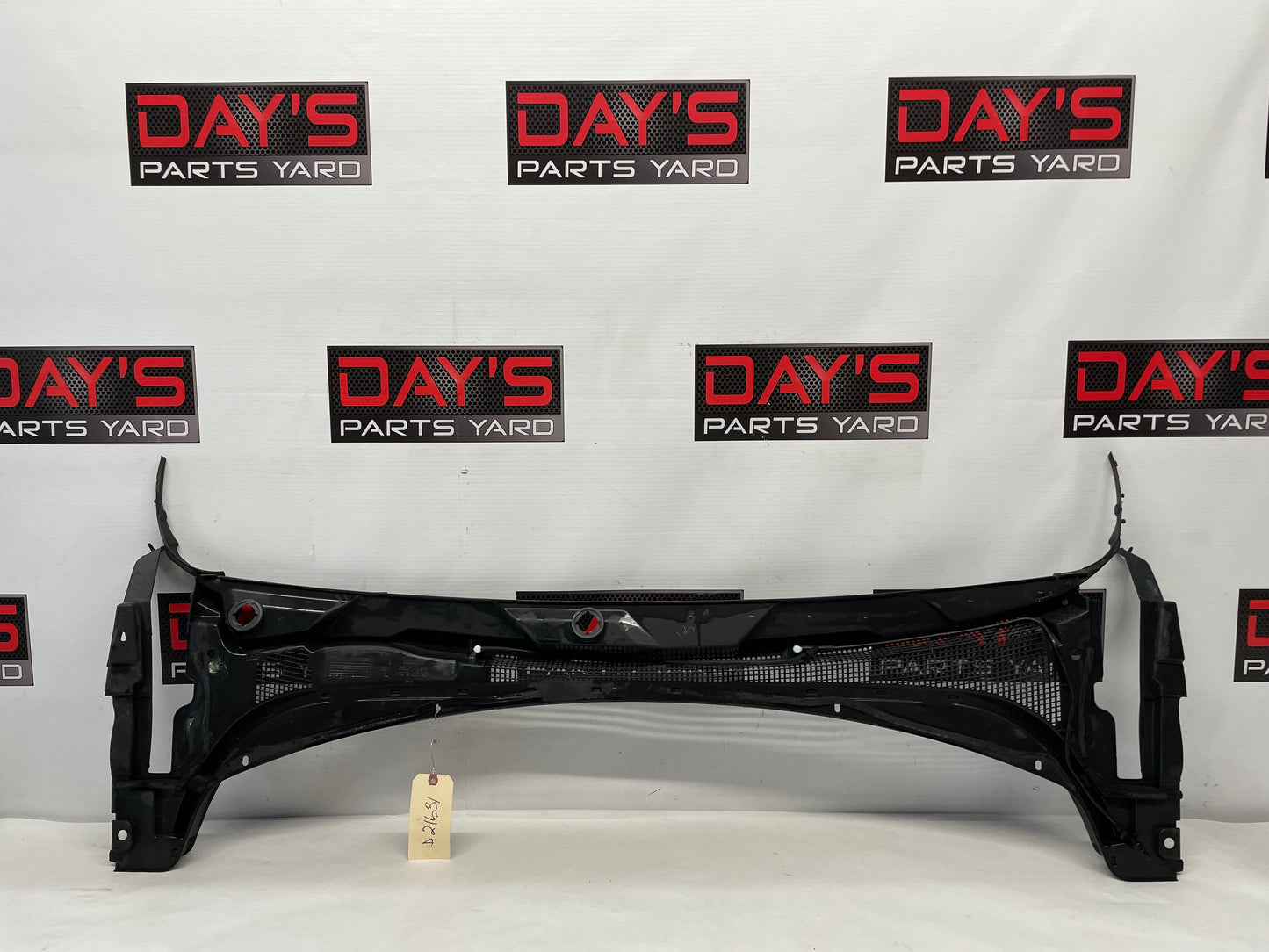 2016 Cadillac ATS-V Front Windshield Upper Cowl Air Inlet Grill Vent Panel OEM - Day's Parts Yard