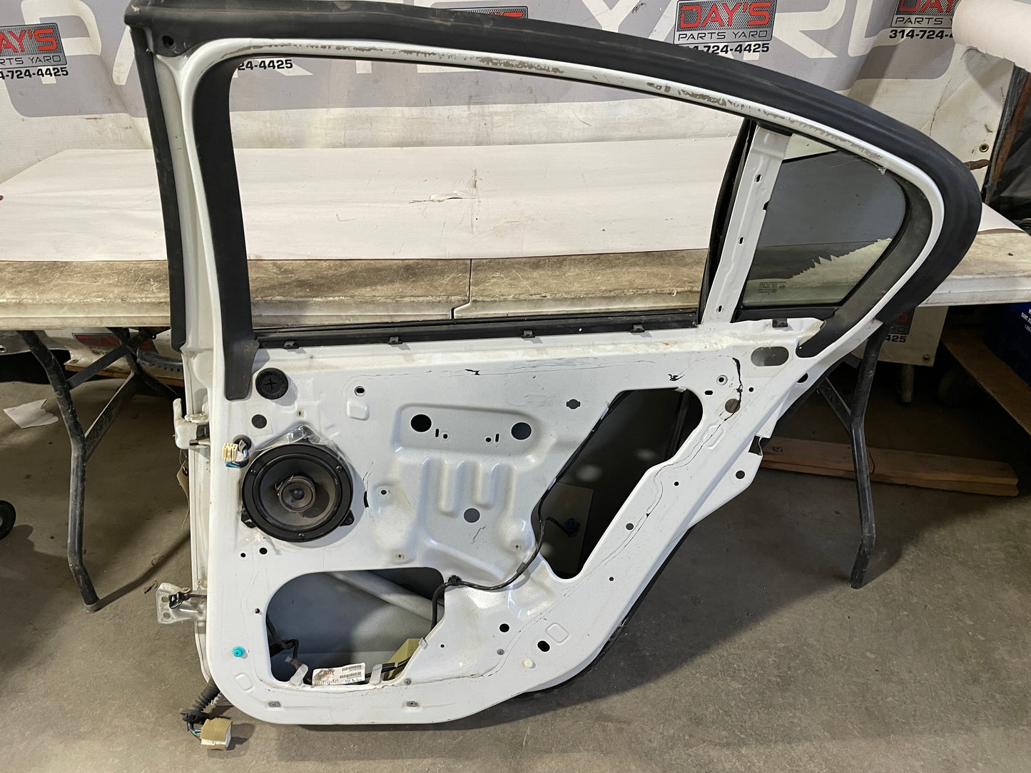 2009 Pontiac G8 GT Rear RH Passenger Door White 92161310 OEM - Day's Parts Yard