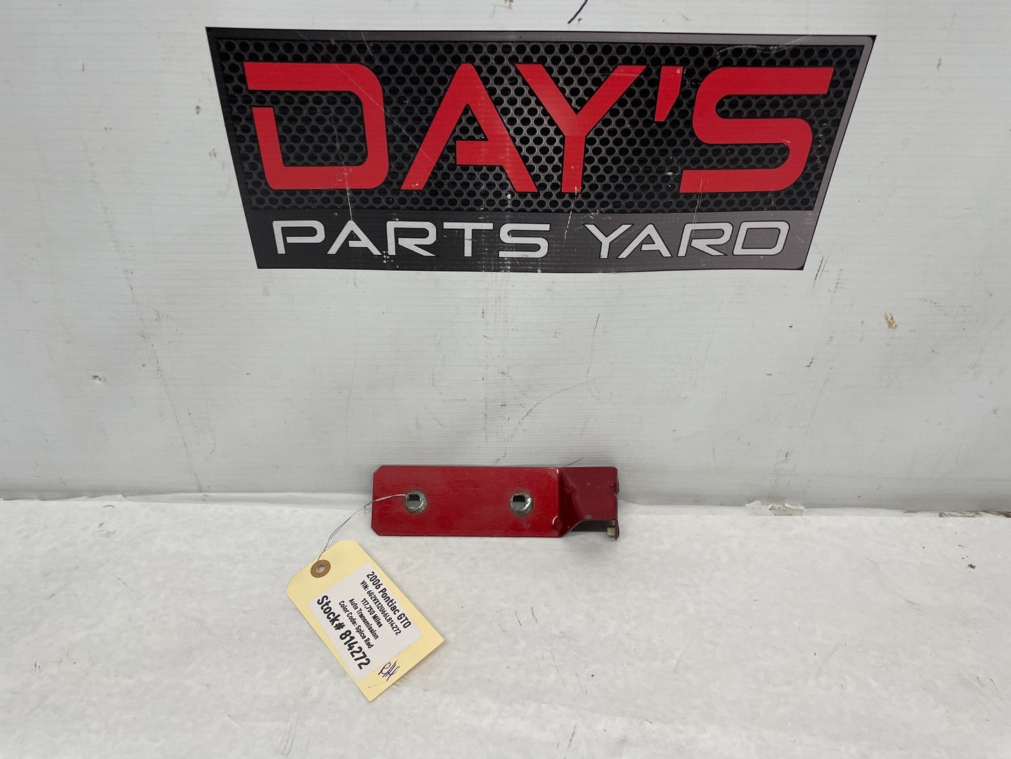 2006 Pontiac GTO RH Passenger Fender Side Skirt Rocker Molding Support Bracket OEM - Day's Parts Yard