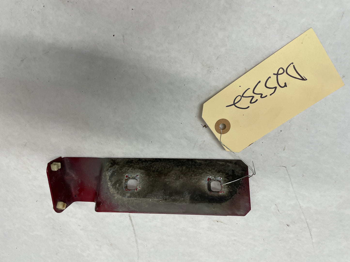 2006 Pontiac GTO RH Passenger Fender Side Skirt Rocker Molding Support Bracket OEM - Day's Parts Yard