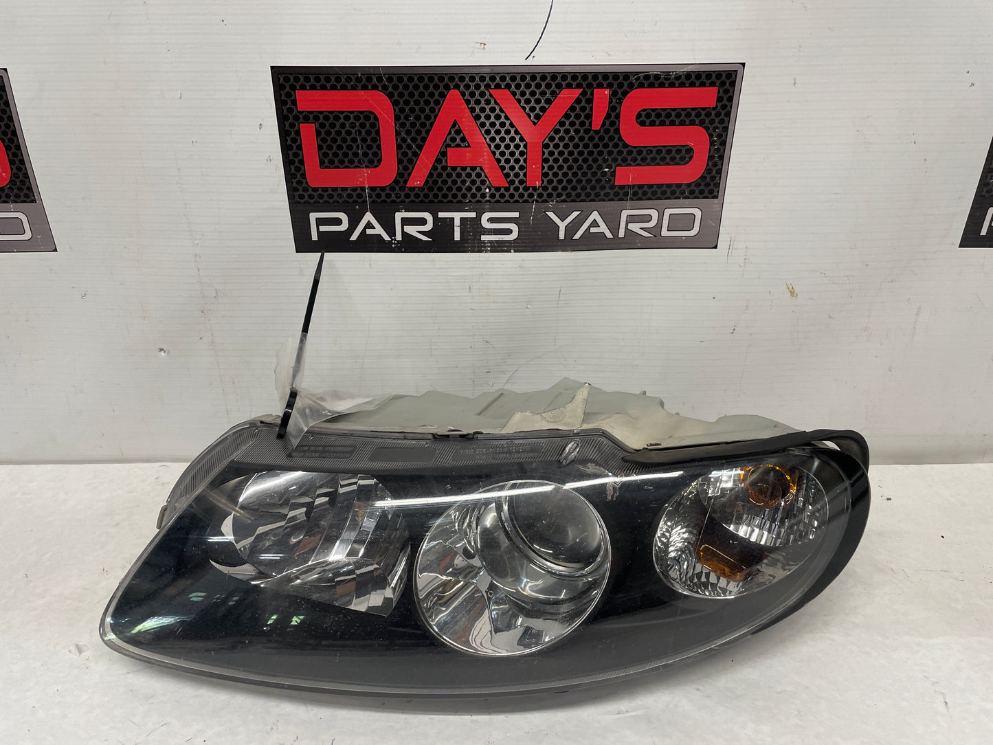 2006 Pontiac GTO LH Driver Head Light Headlight Lamp OEM - Day's Parts Yard