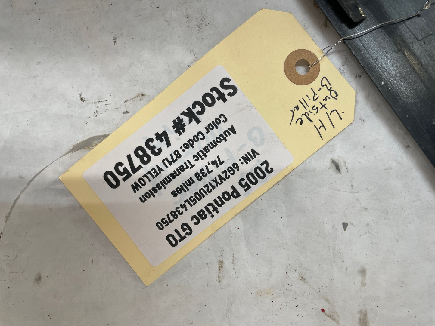 2005 Pontiac GTO LH Driver Exterior B Pillar Window Trim Applique Cover OEM