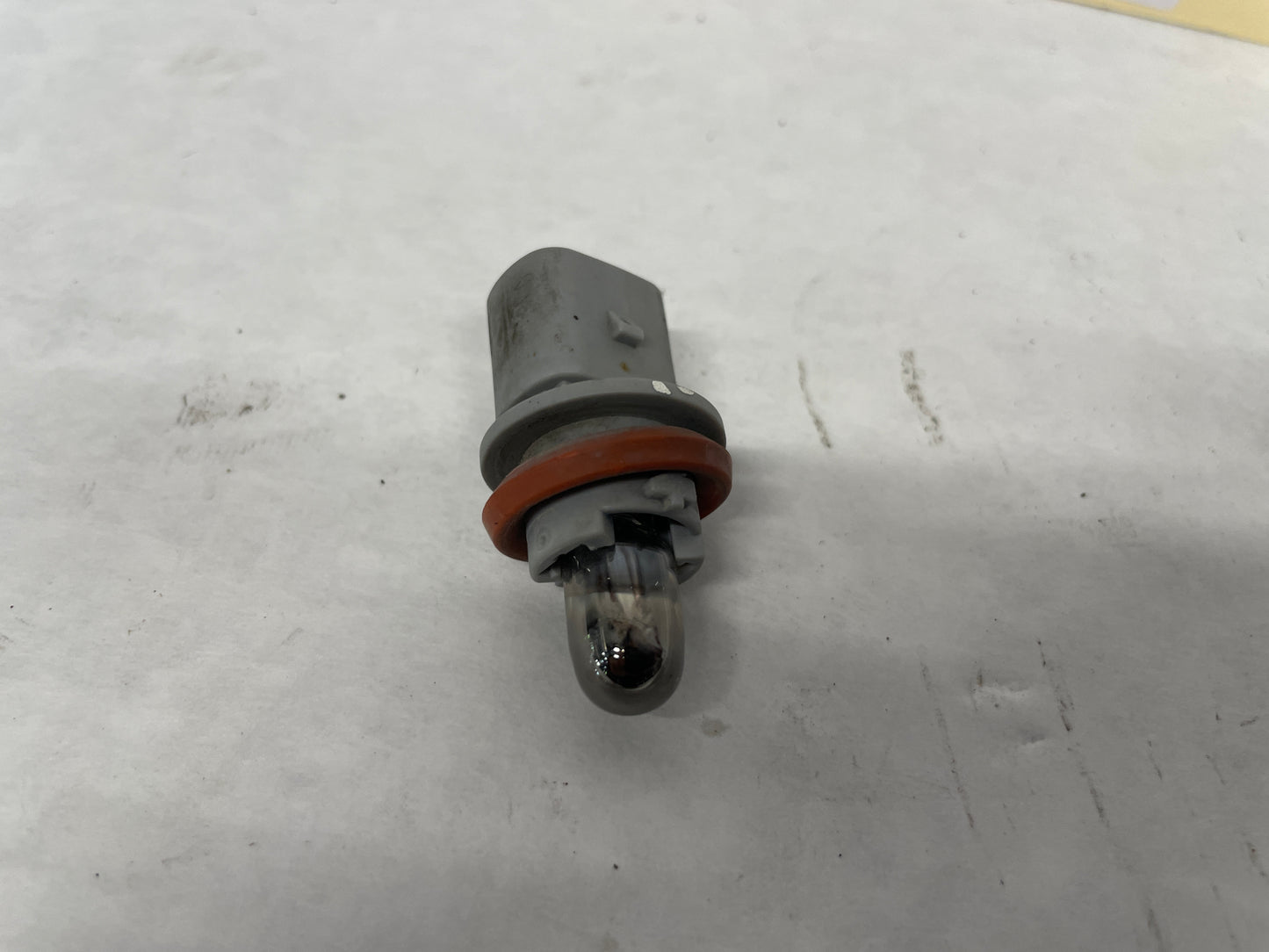 2006 Pontiac GTO Marker Light Turn Signal Bulb Socket OEM - Day's Parts Yard