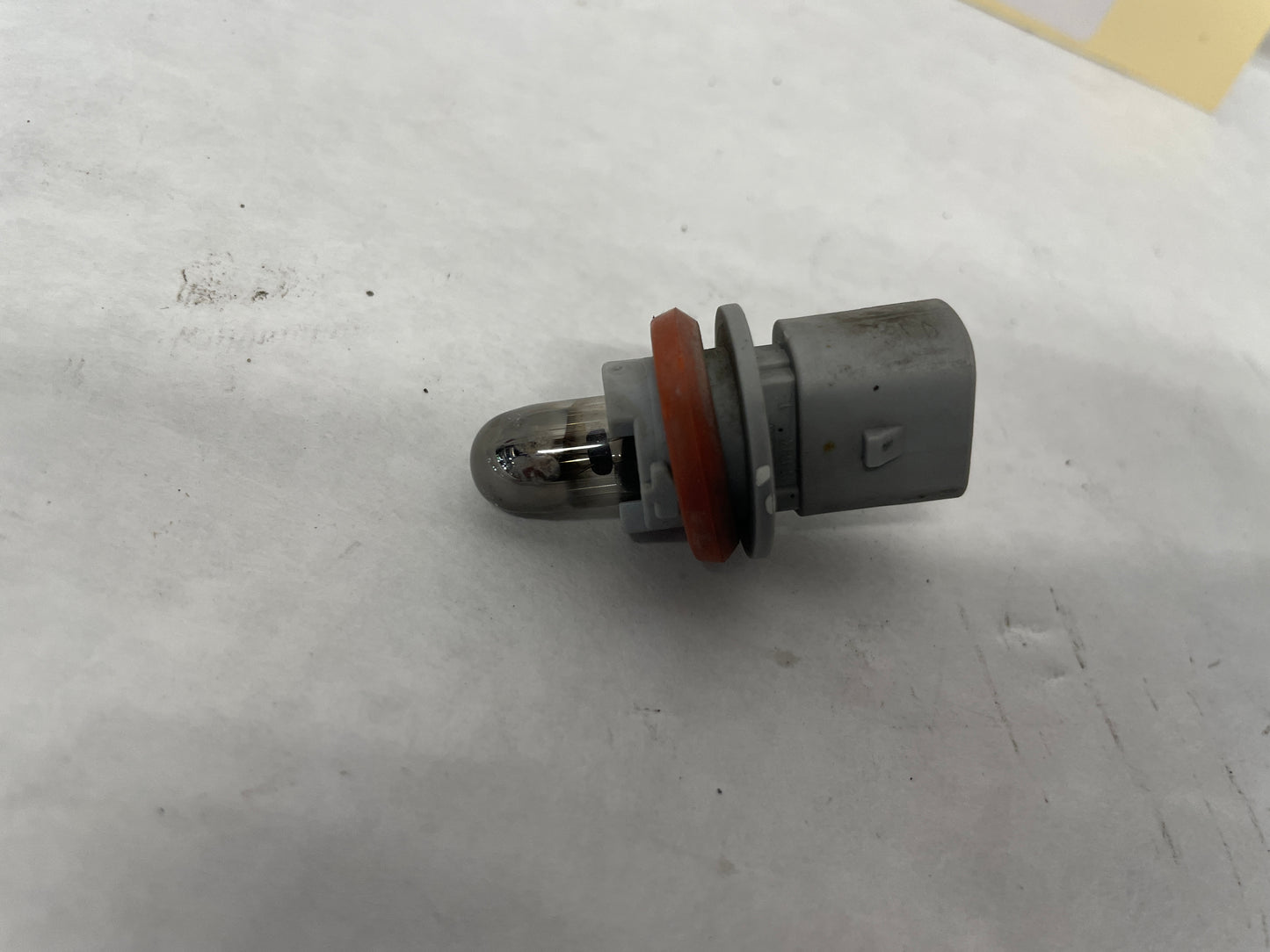 2006 Pontiac GTO Marker Light Turn Signal Bulb Socket OEM - Day's Parts Yard