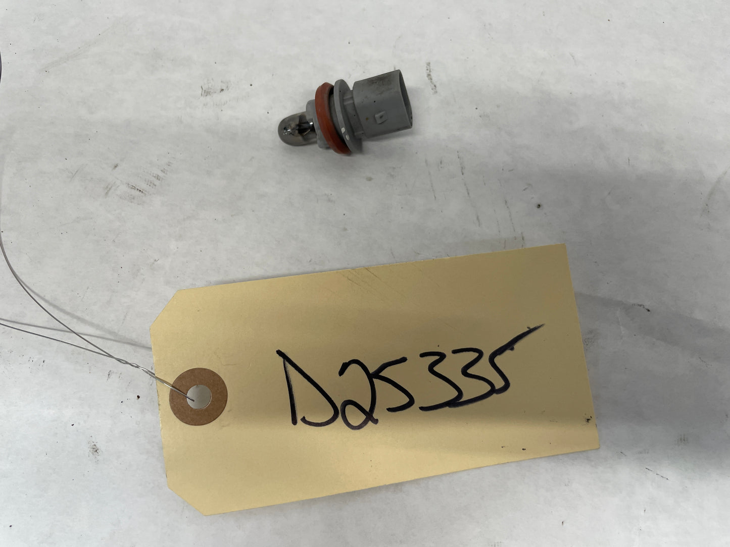 2006 Pontiac GTO Marker Light Turn Signal Bulb Socket OEM - Day's Parts Yard