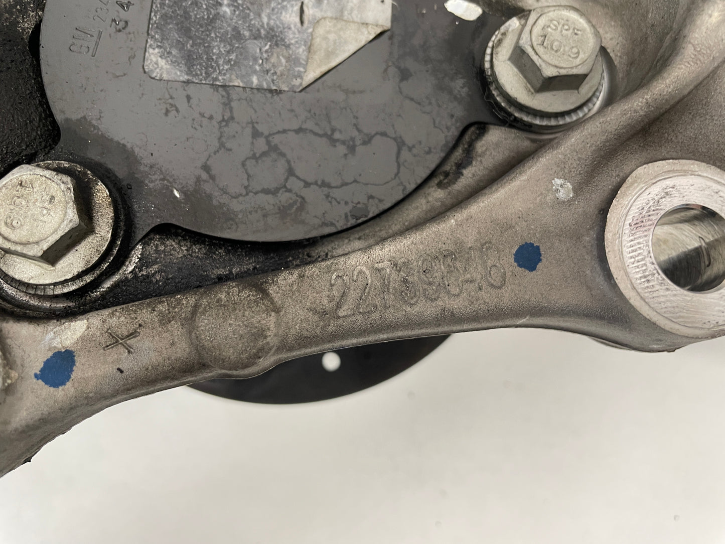 2016 Cadillac ATS-V RH Passenger Front Spindle Knuckle Hub Bearing Assembly OEM - Day's Parts Yard