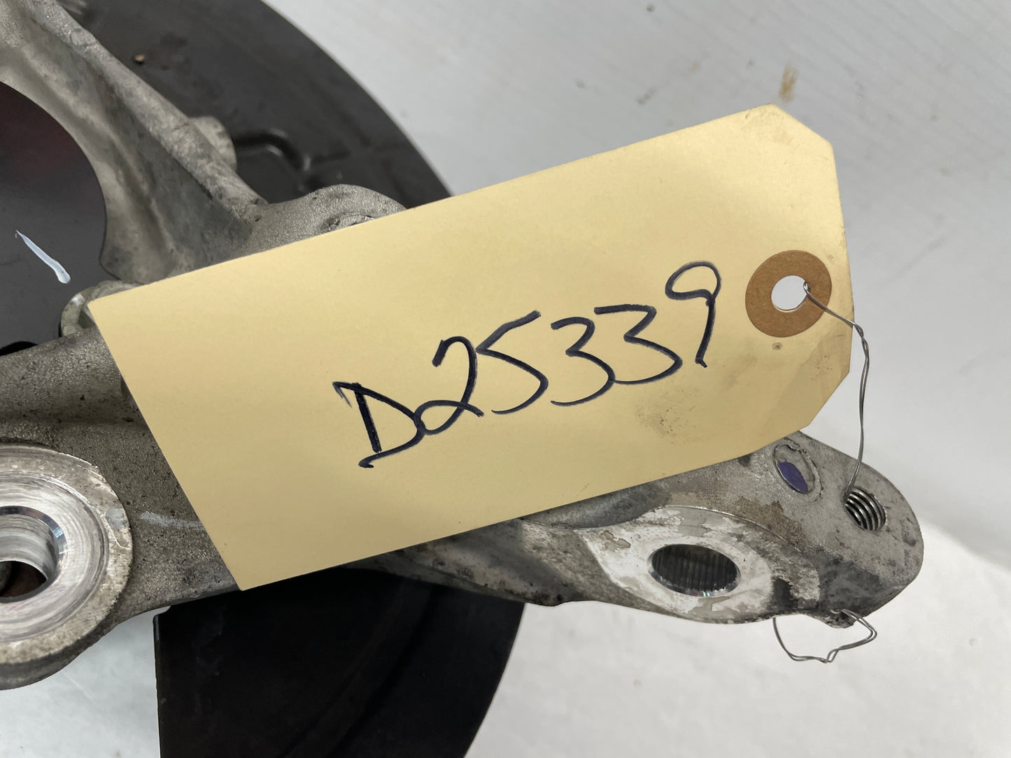 2020 Chevy Camaro SS LZ RH Passenger Front Spindle Knuckle Hub Wheel Bearing OEM - Day's Parts Yard
