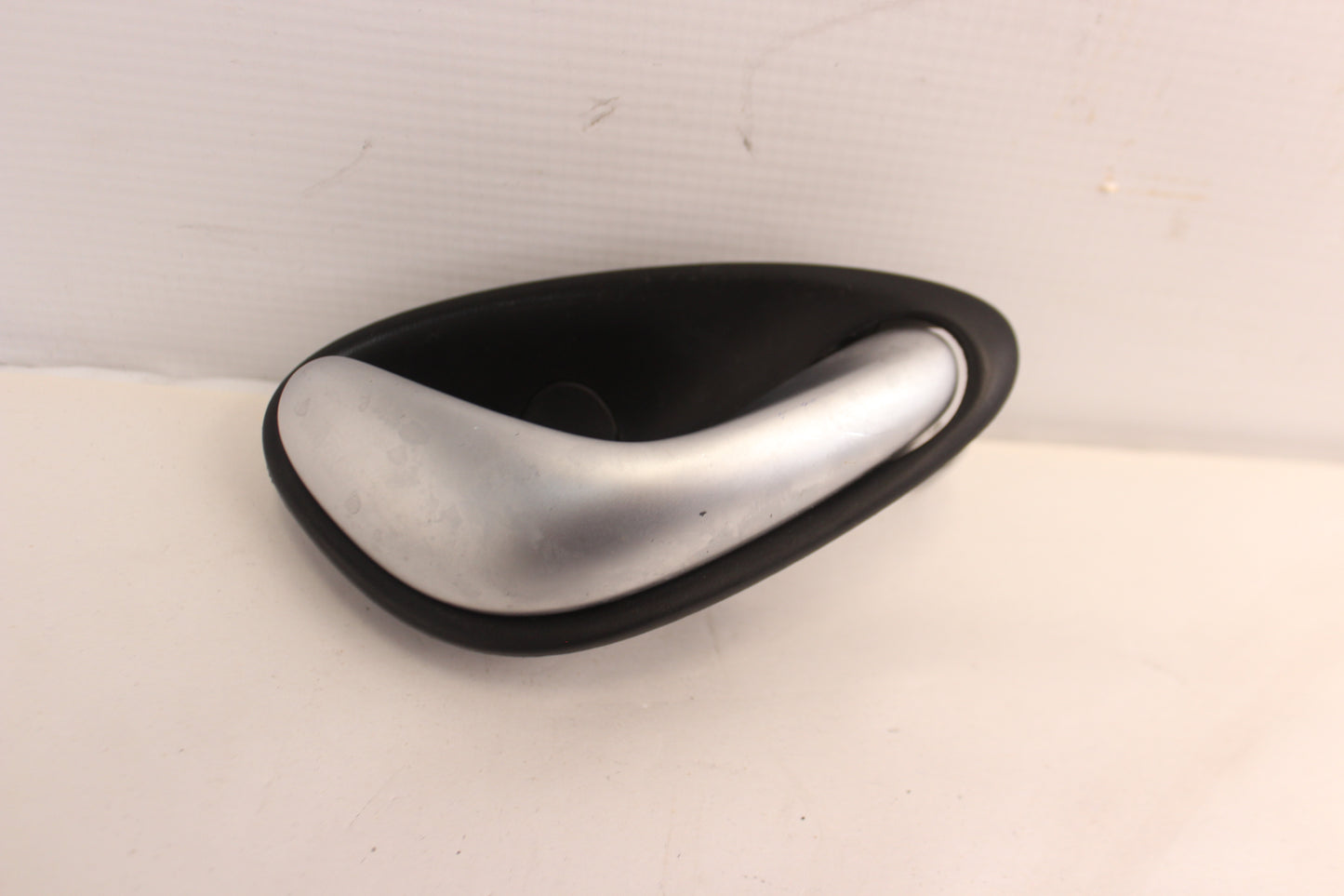 2005 Pontiac GTO RH Passenger Interior Door Handle OEM - Day's Parts Yard
