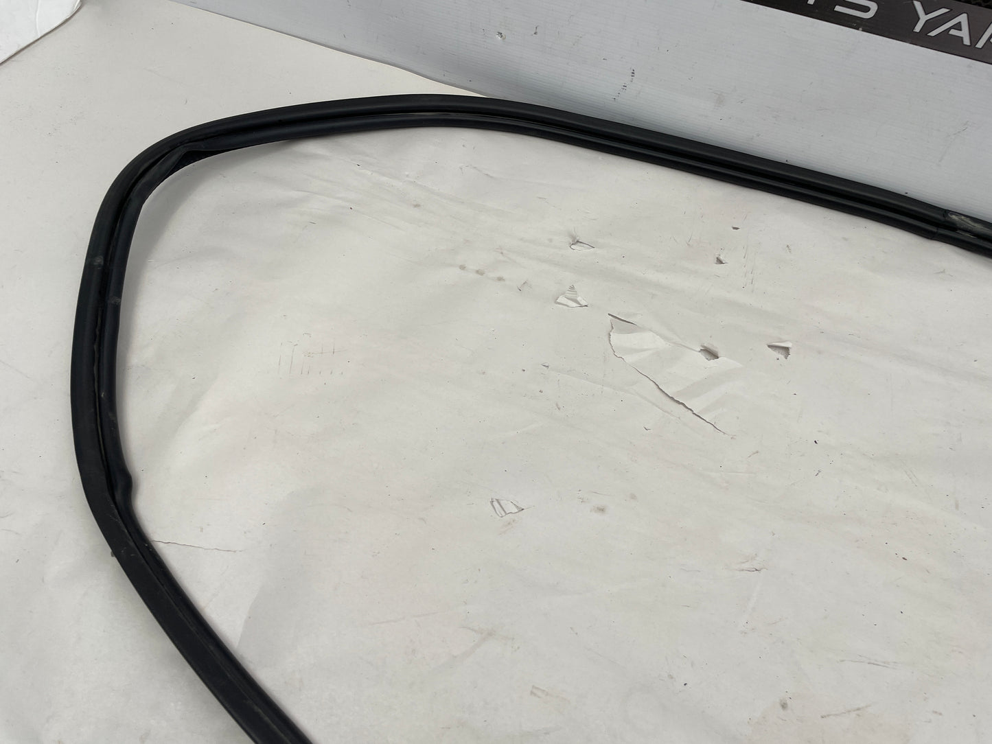 2009 Pontiac G8 GT Trunk Weather Strip Rubber Seal OEM - Day's Parts Yard
