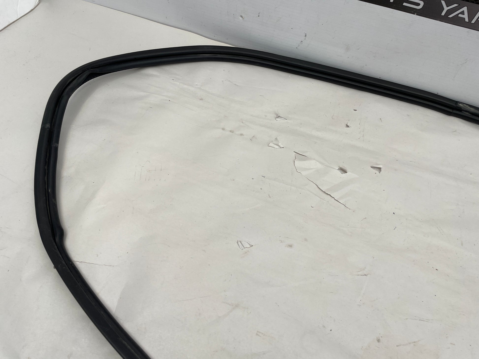 2009 Pontiac G8 GT Trunk Weather Strip Rubber Seal OEM - Day's Parts Yard