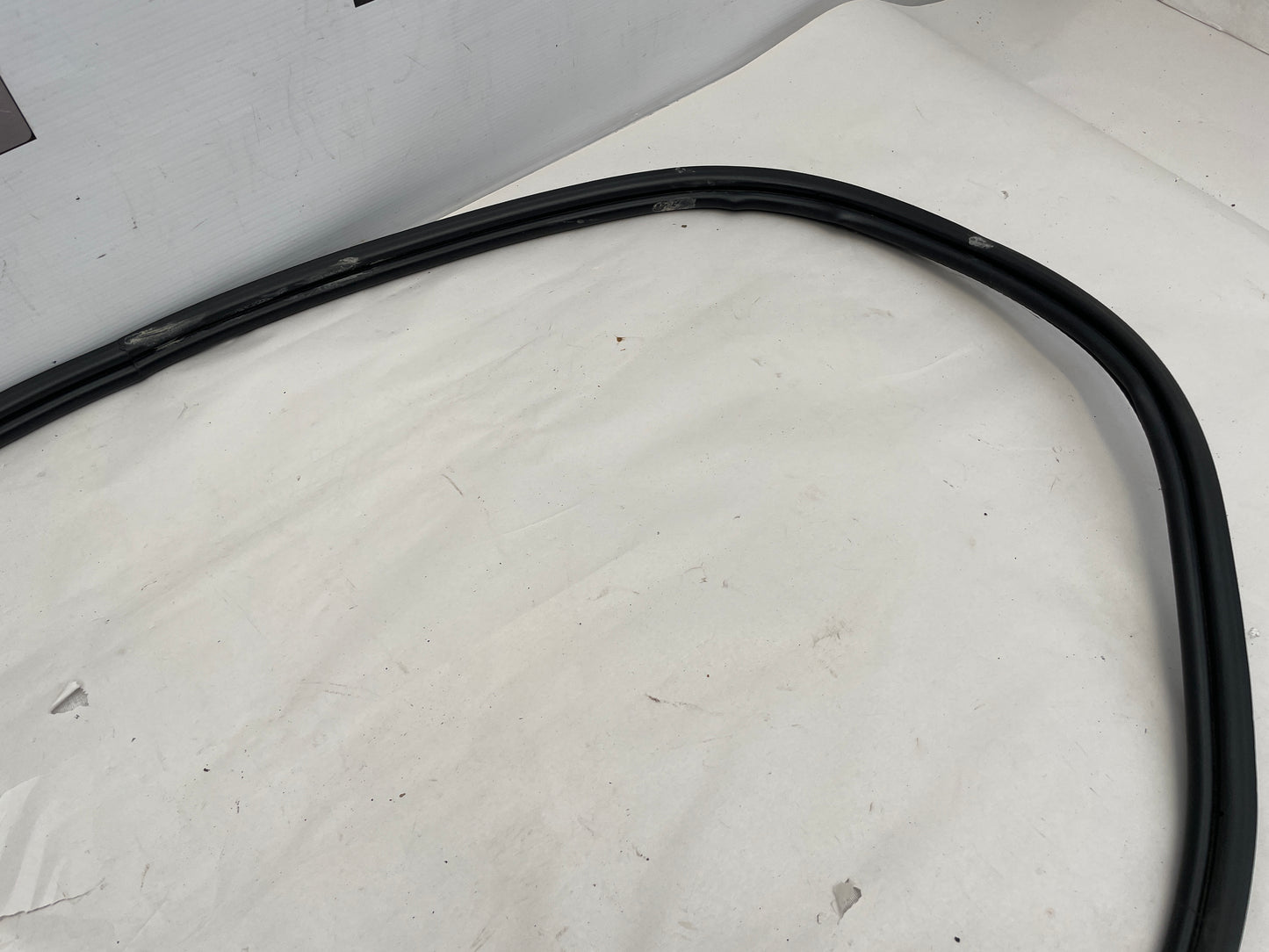 2009 Pontiac G8 GT Trunk Weather Strip Rubber Seal OEM - Day's Parts Yard