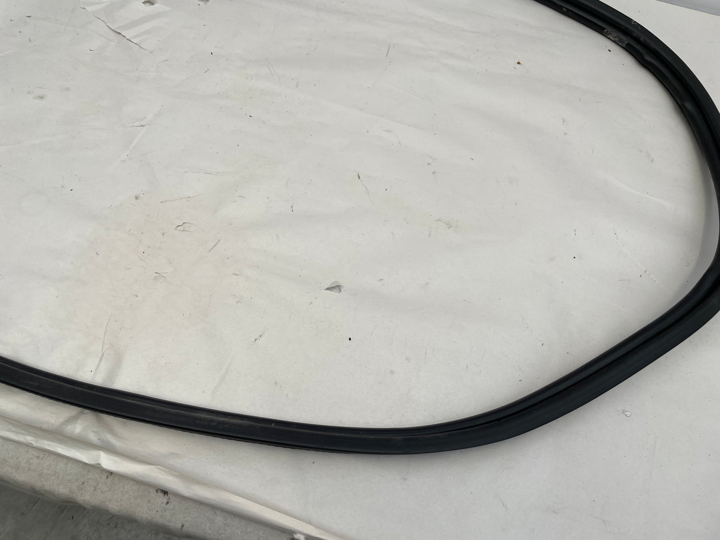 2009 Pontiac G8 GT Trunk Weather Strip Rubber Seal OEM - Day's Parts Yard