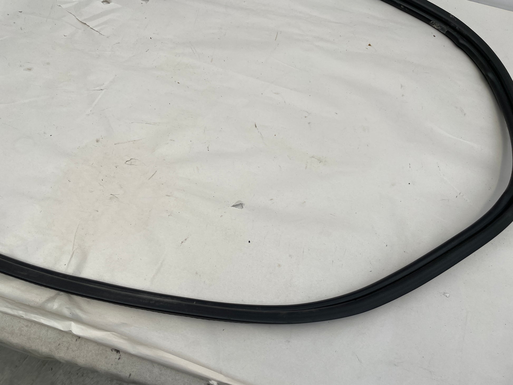 2009 Pontiac G8 GT Trunk Weather Strip Rubber Seal OEM - Day's Parts Yard