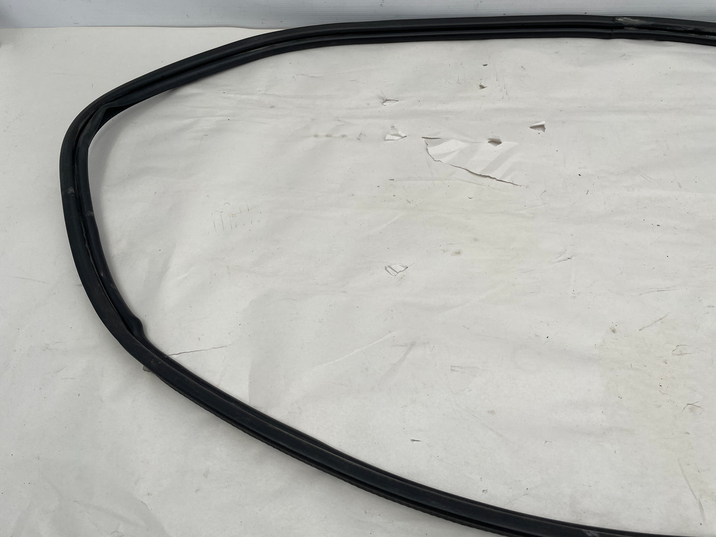2009 Pontiac G8 GT Trunk Weather Strip Rubber Seal OEM - Day's Parts Yard