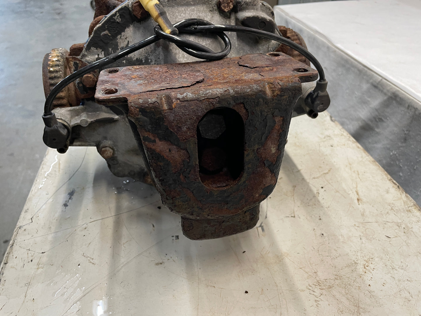 2006 Pontiac GTO Rear End Rearend Carrier Axle Differential 3.46 LSD OEM - Day's Parts Yard