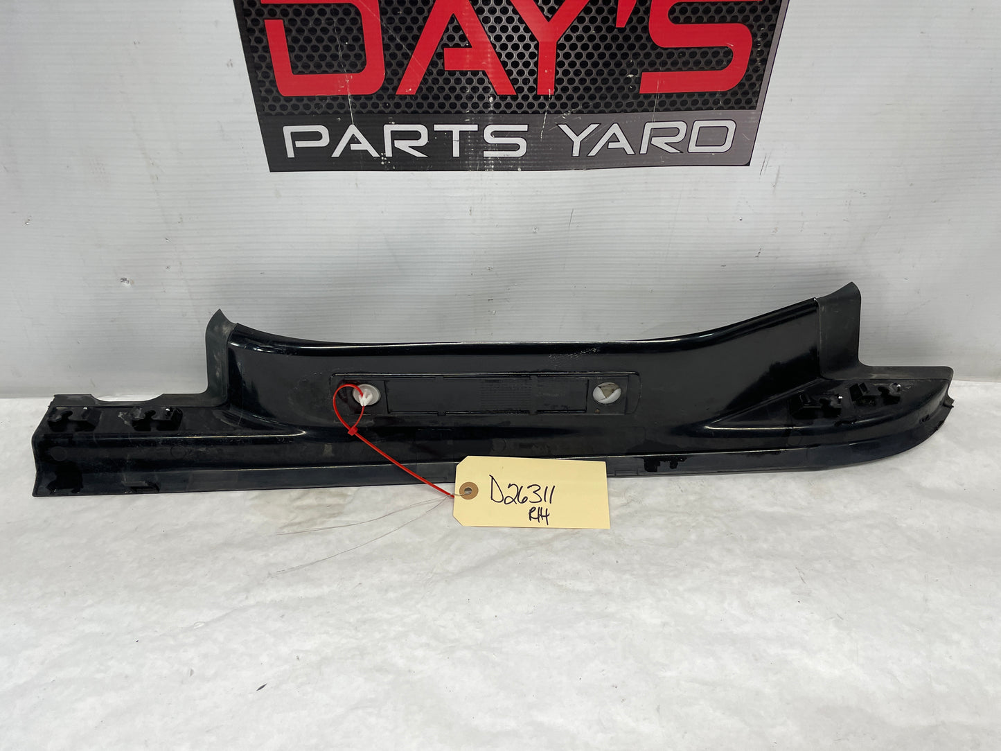 2009 Pontiac G8 GT RH Passenger Rear Door Trim Sill Scuff Kick Panel OEM - Day's Parts Yard