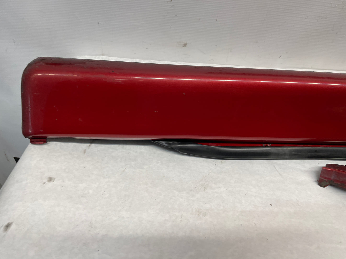 2006 Pontiac GTO RH Passenger Rocker Molding Side Skirt Panel Trim OEM - Day's Parts Yard