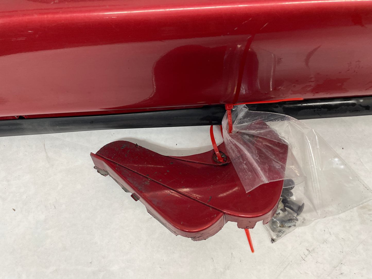 2006 Pontiac GTO RH Passenger Rocker Molding Side Skirt Panel Trim OEM - Day's Parts Yard