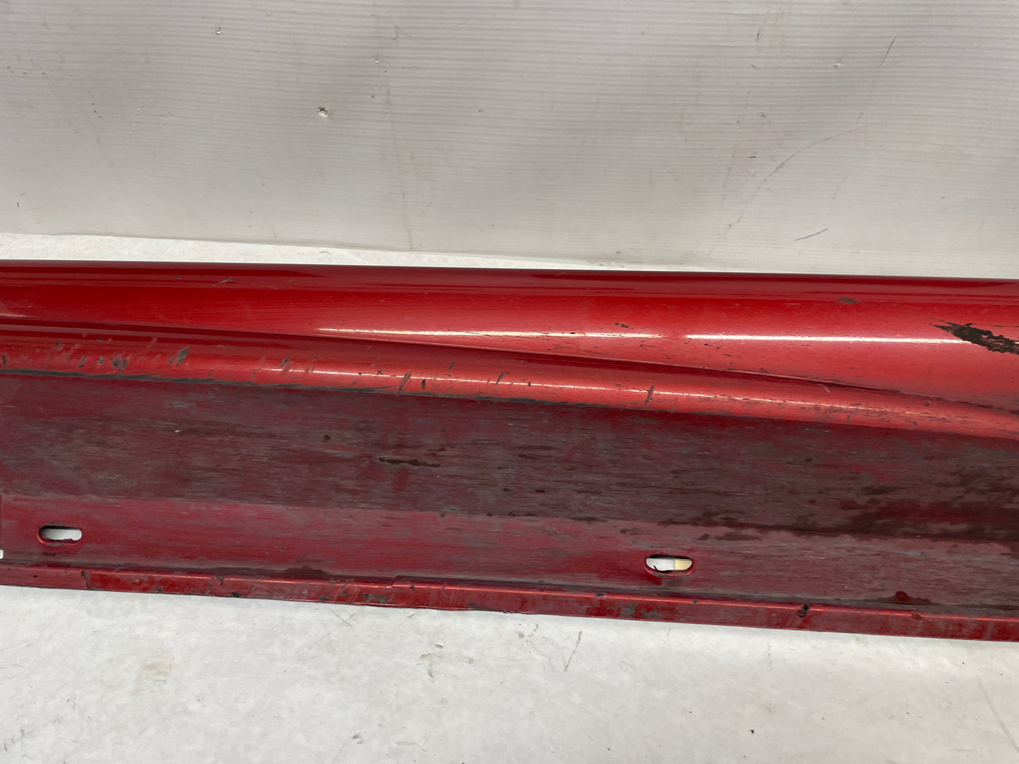 2006 Pontiac GTO RH Passenger Rocker Molding Side Skirt Panel Trim OEM - Day's Parts Yard