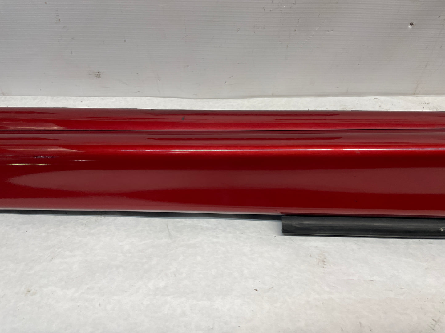 2006 Pontiac GTO LH Driver Rocker Molding Side Skirt Trim Panel OEM - Day's Parts Yard