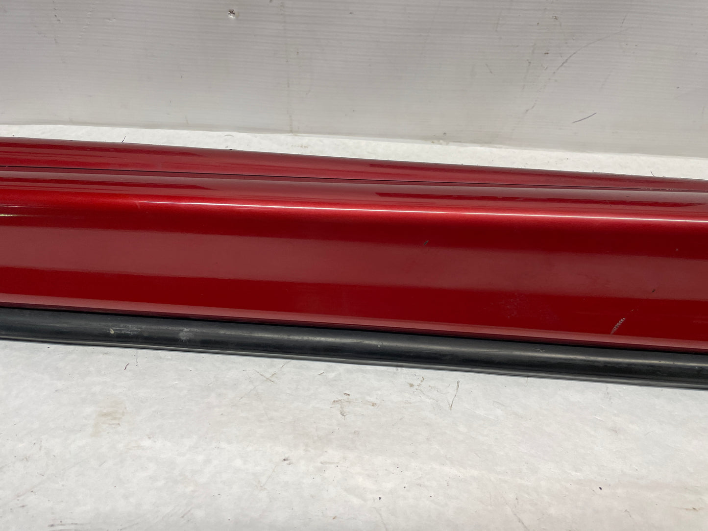 2006 Pontiac GTO LH Driver Rocker Molding Side Skirt Trim Panel OEM - Day's Parts Yard