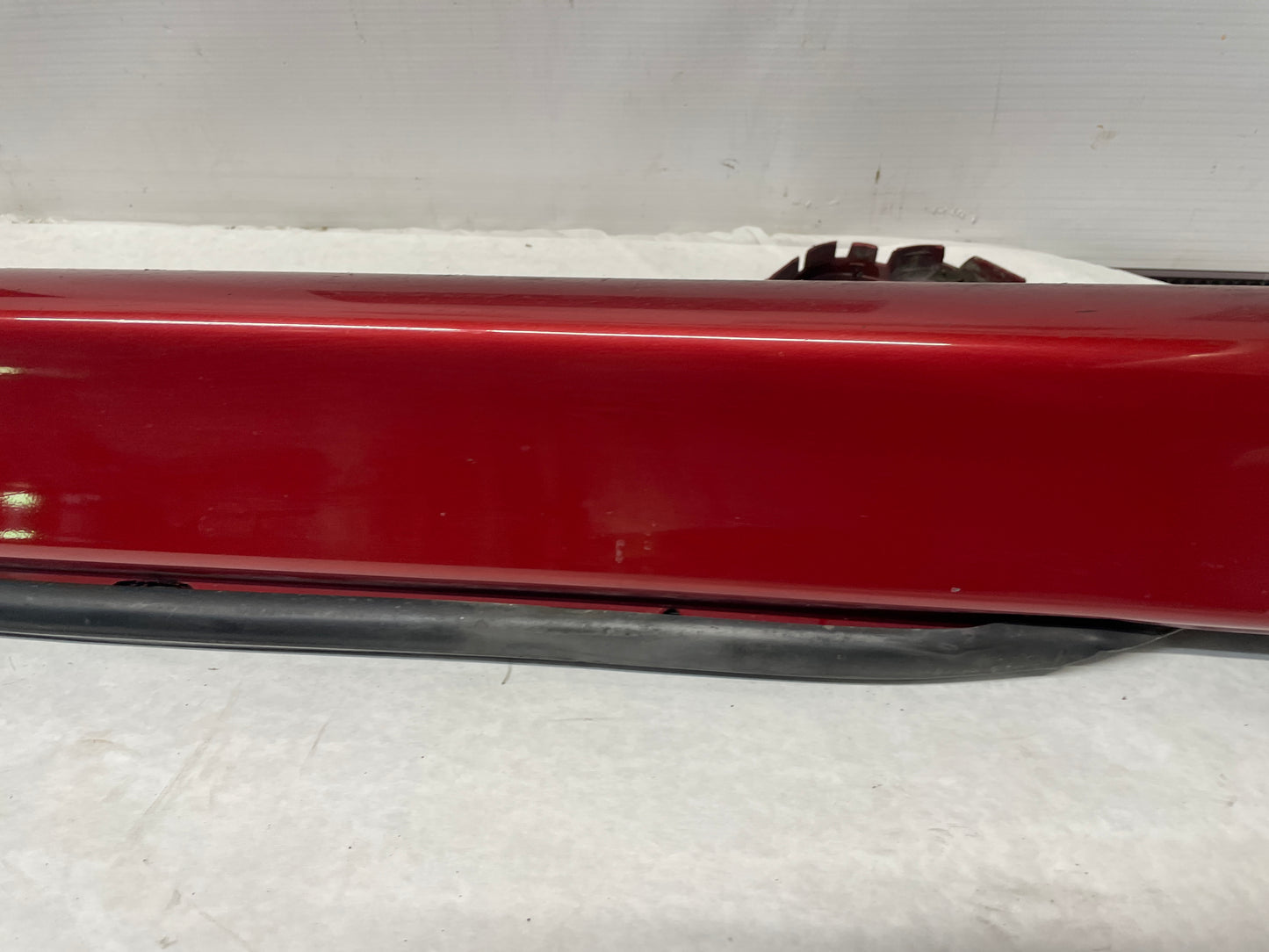 2006 Pontiac GTO LH Driver Rocker Molding Side Skirt Trim Panel OEM - Day's Parts Yard