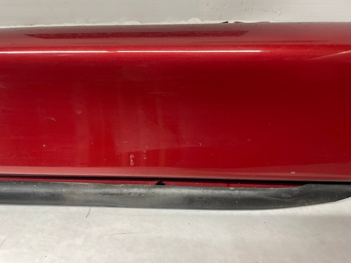2006 Pontiac GTO LH Driver Rocker Molding Side Skirt Trim Panel OEM - Day's Parts Yard