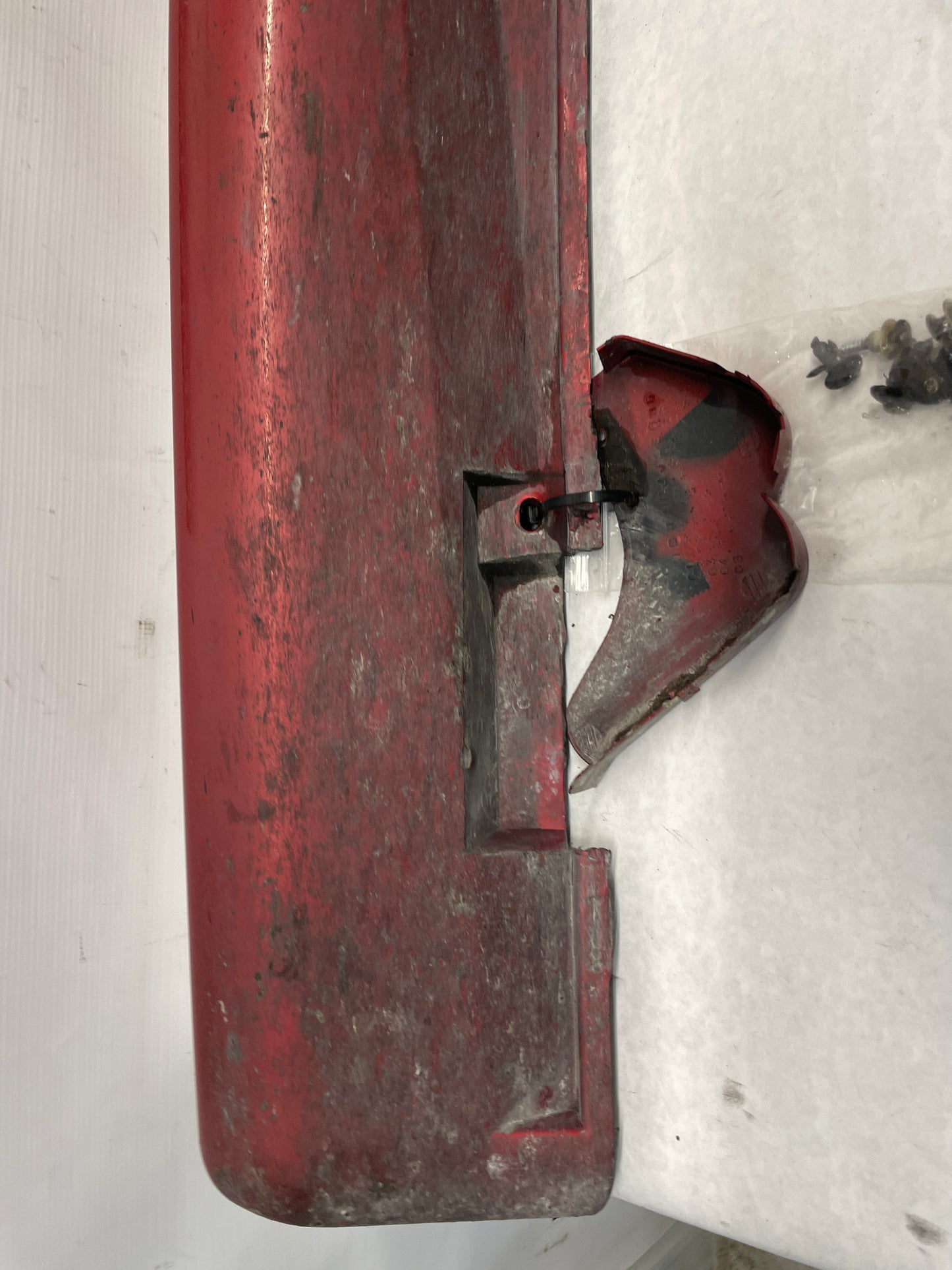 2006 Pontiac GTO LH Driver Rocker Molding Side Skirt Trim Panel OEM - Day's Parts Yard