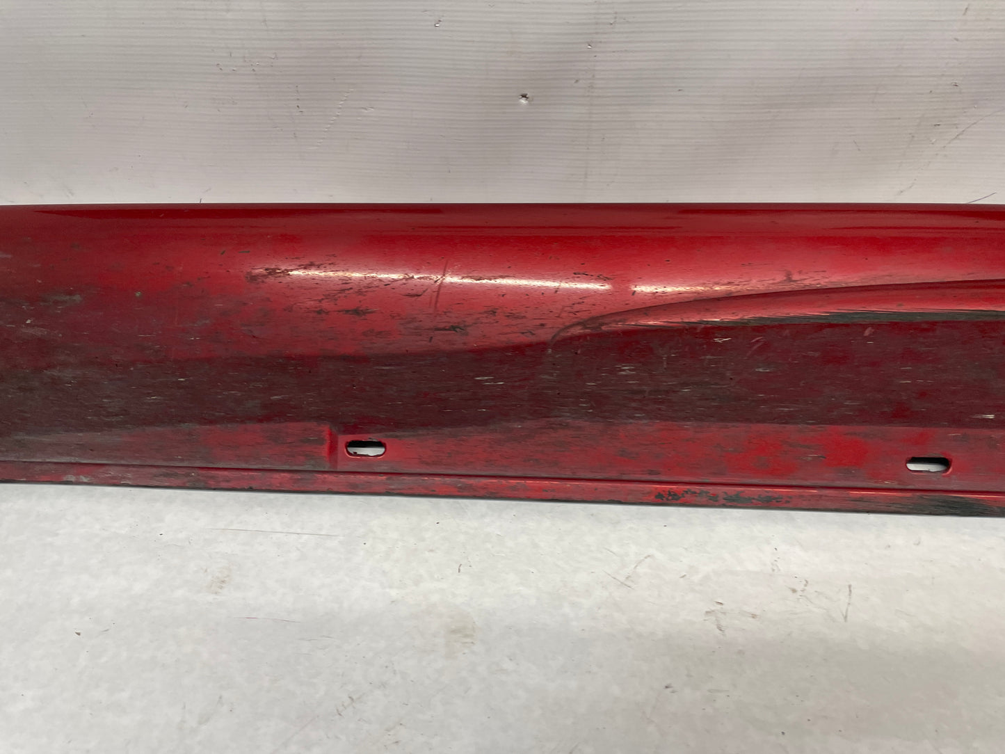 2006 Pontiac GTO LH Driver Rocker Molding Side Skirt Trim Panel OEM - Day's Parts Yard