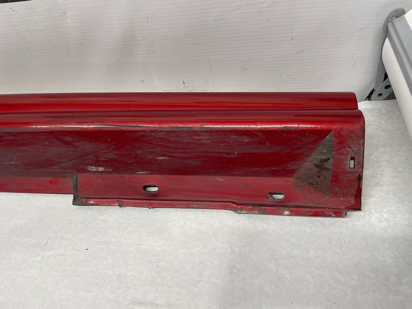 2006 Pontiac GTO LH Driver Rocker Molding Side Skirt Trim Panel OEM - Day's Parts Yard