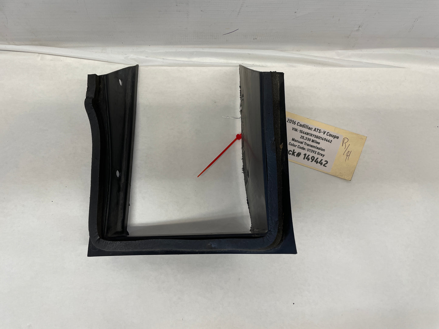 2016 Cadillac ATS-V Coupe RH Passenger Aux Cooler Air Baffle Shroud OEM - Day's Parts Yard
