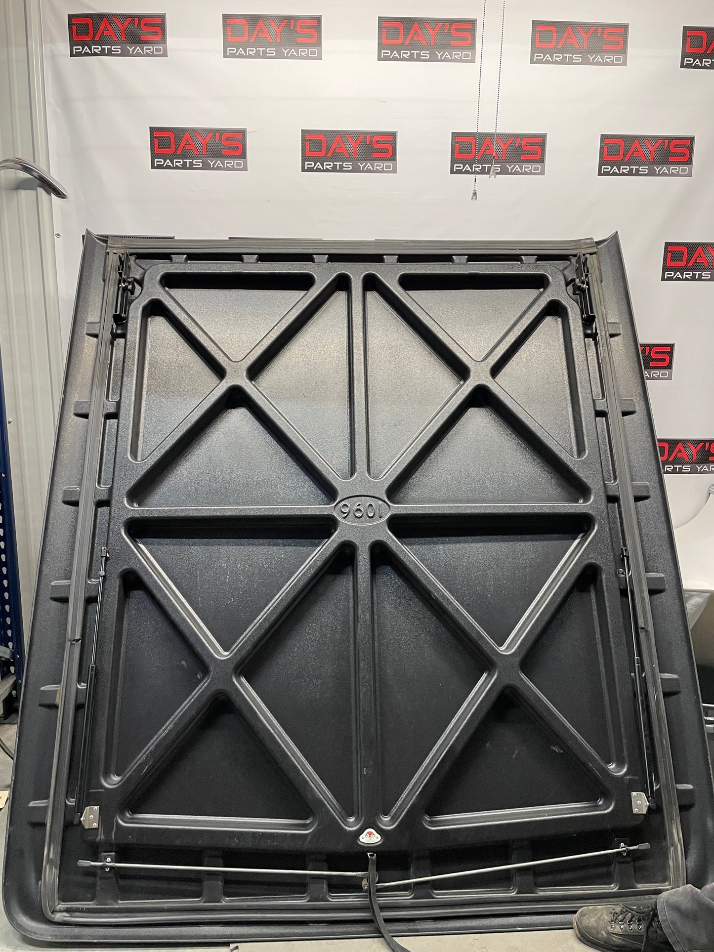 2009 GMC Sierra 2500HD SLT Tonneau Hard Cover w/ Hardware OEM LOCAL PICK UP - Day's Parts Yard