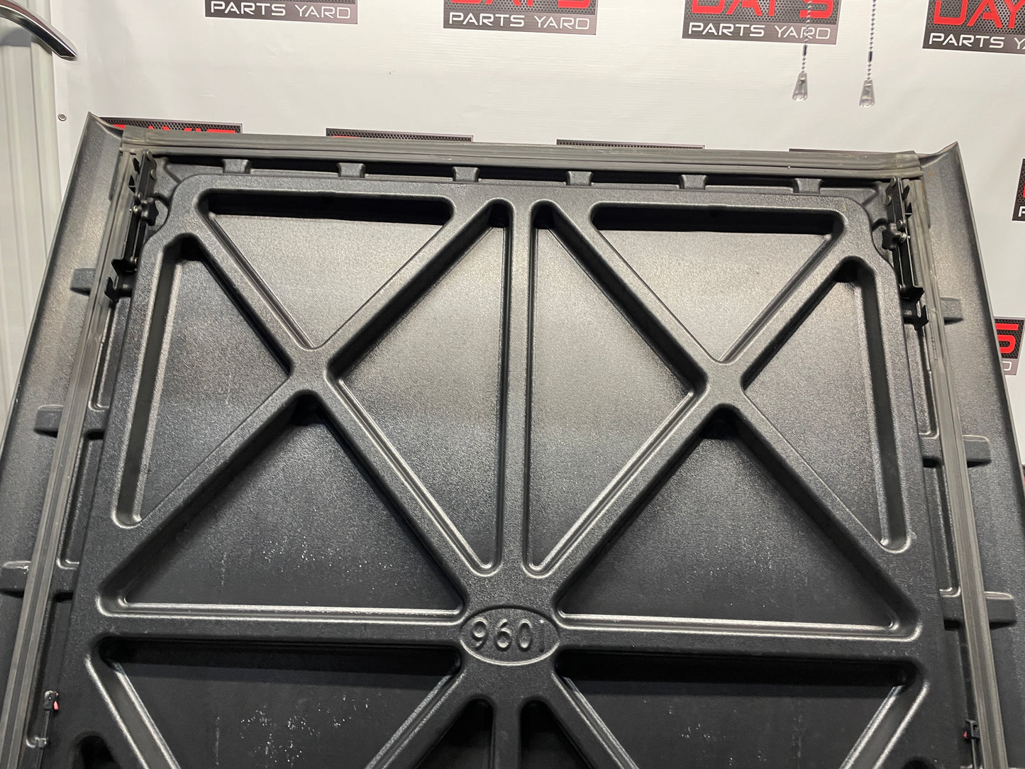 2009 GMC Sierra 2500HD SLT Tonneau Hard Cover w/ Hardware OEM LOCAL PICK UP - Day's Parts Yard