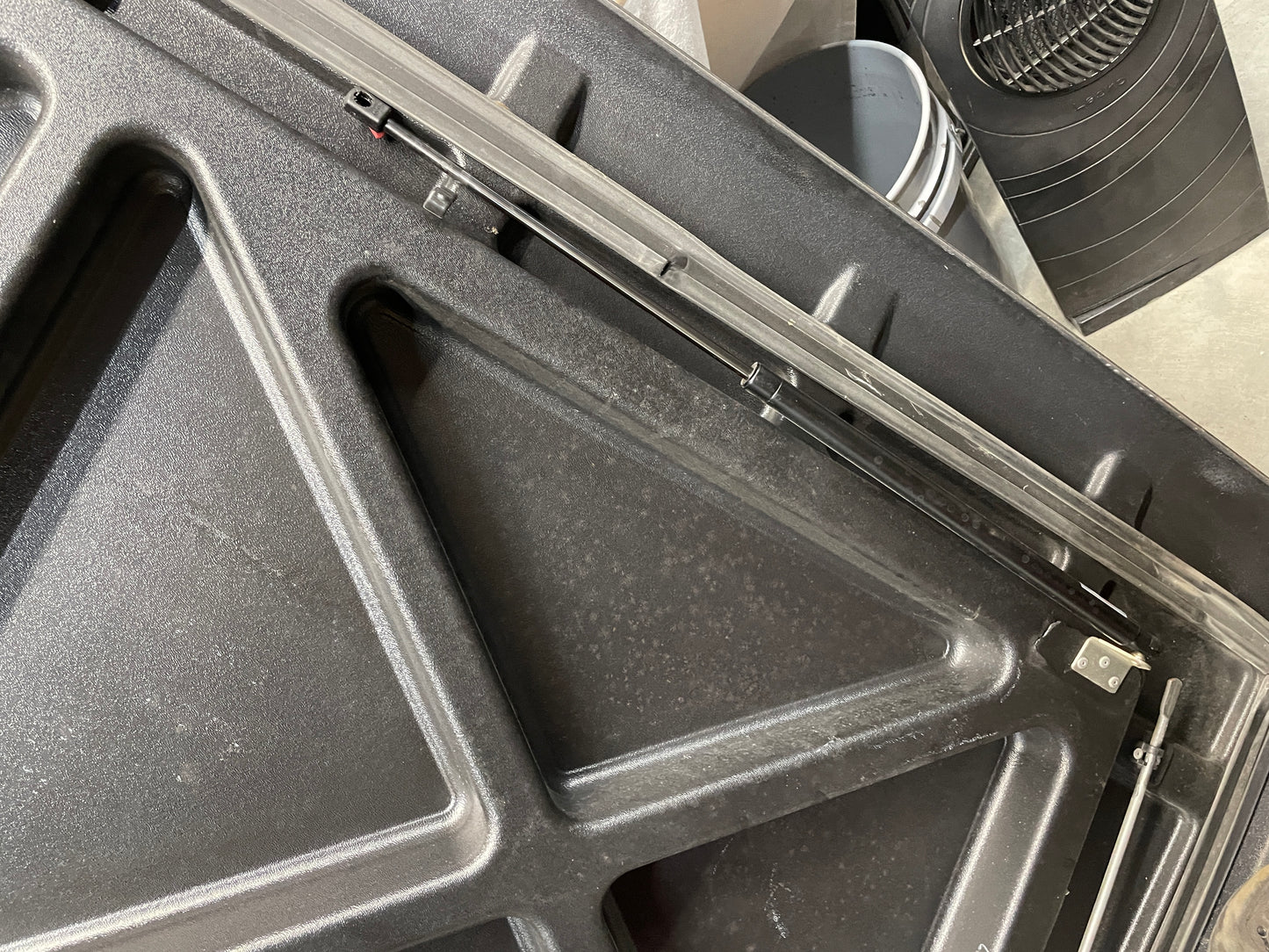 2009 GMC Sierra 2500HD SLT Tonneau Hard Cover w/ Hardware OEM LOCAL PICK UP - Day's Parts Yard
