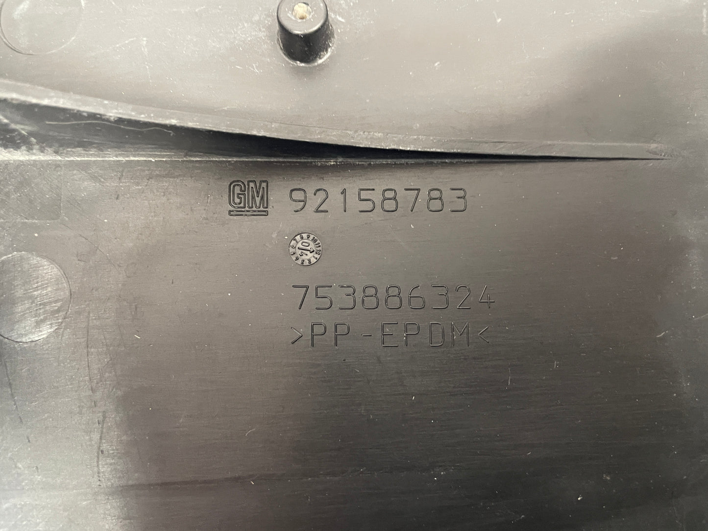 2006 Pontiac GTO Front Bumper Fascia License Plate Bracket OEM - Day's Parts Yard