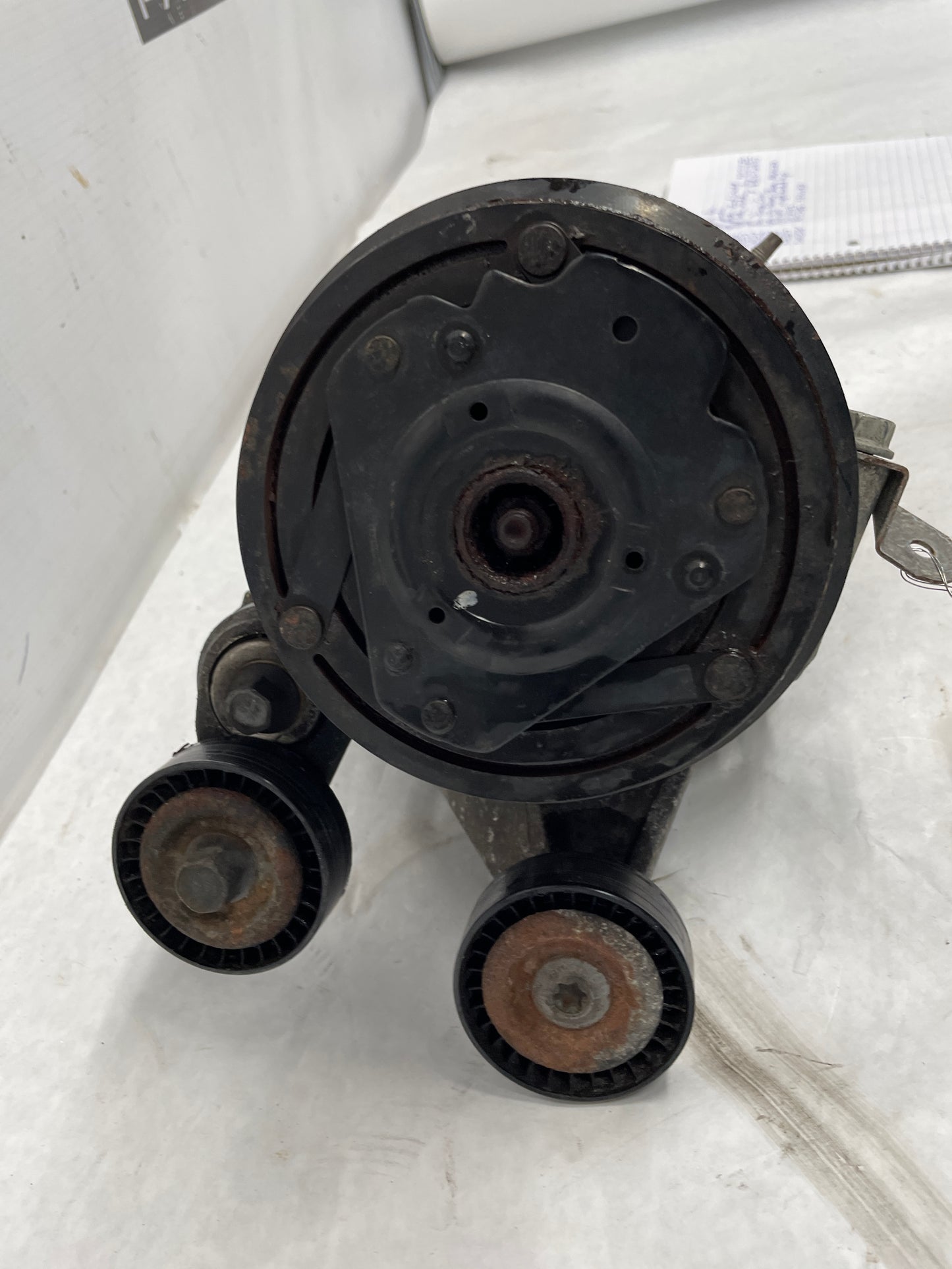 2006 Pontiac GTO AC Air Conditioner Compressor w/ Bracket OEM - Day's Parts Yard
