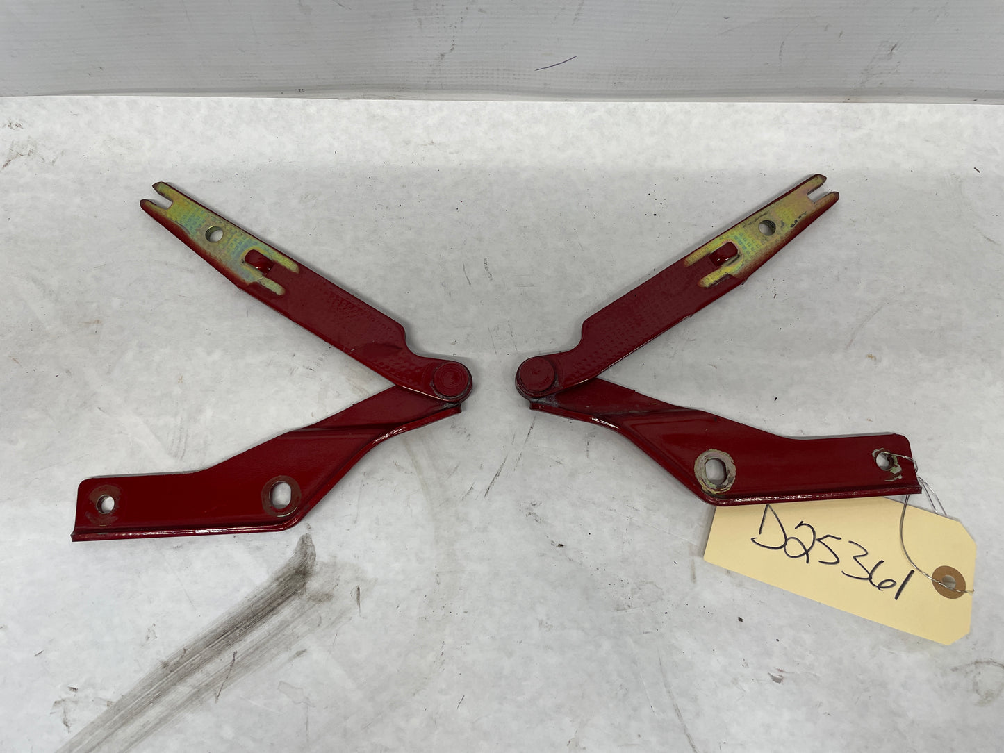 2006 Pontiac GTO RH & LH Hood Hinges OEM - Day's Parts Yard