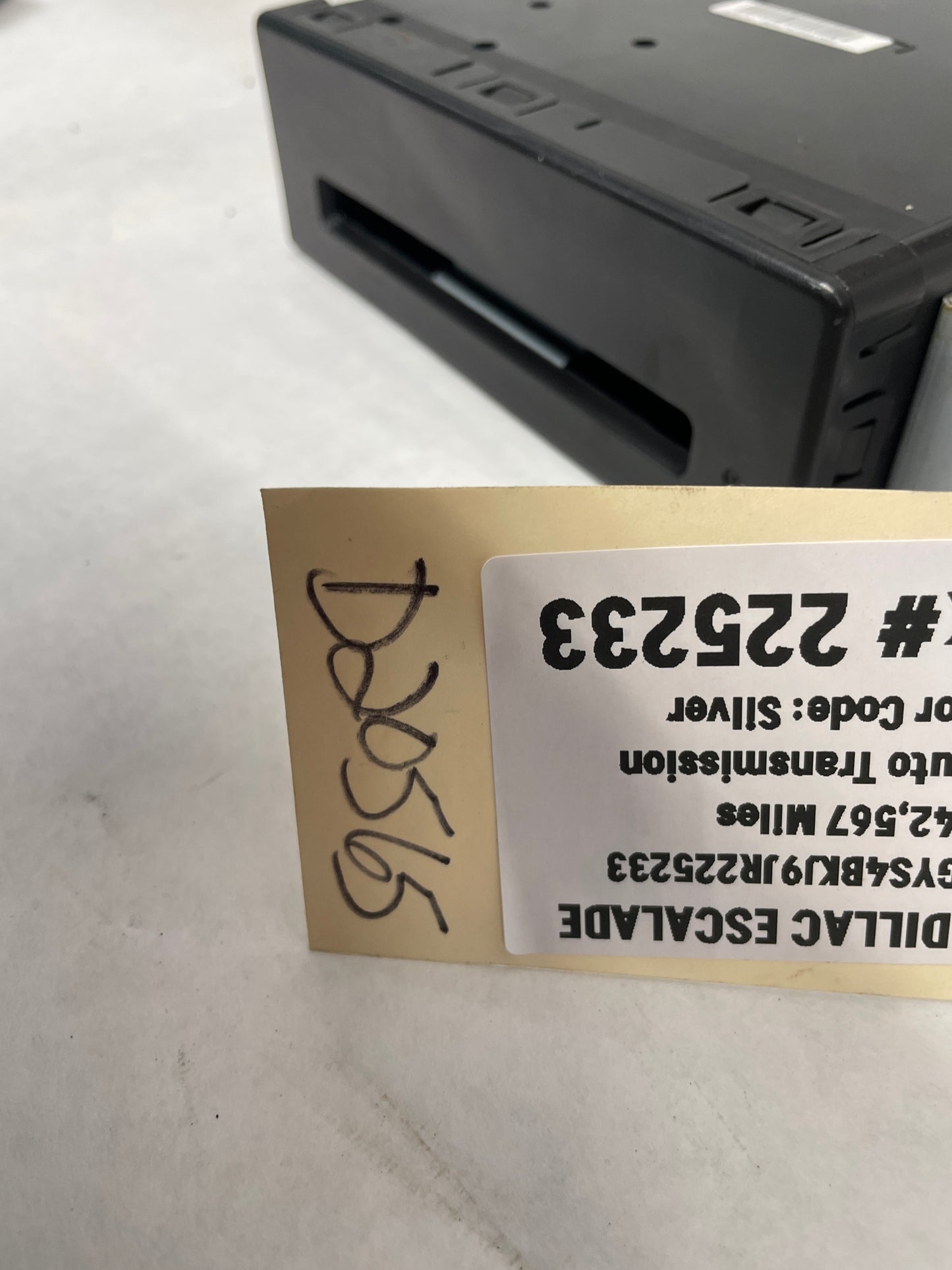 2018 Cadillac Escalade Radio Stereo CD Player Radio Receiver OEM - Day's Parts Yard