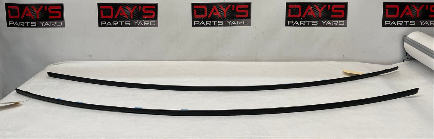 2006 Pontiac GTO RH & LH Roof Panel Joint Finish Trim Molding OEM - Day's Parts Yard