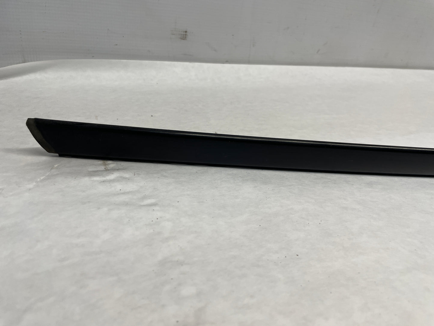 2006 Pontiac GTO RH & LH Roof Panel Joint Finish Trim Molding OEM - Day's Parts Yard